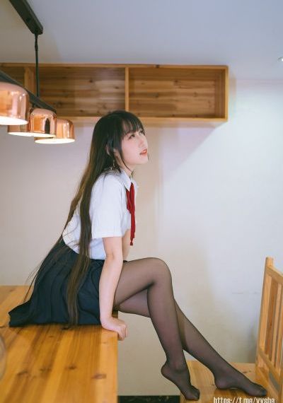 19岁男孩送外卖给妹妹交学费